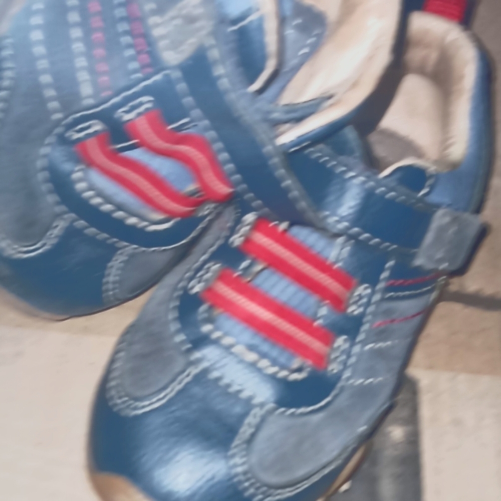 Stride rite sensory response technology shoes